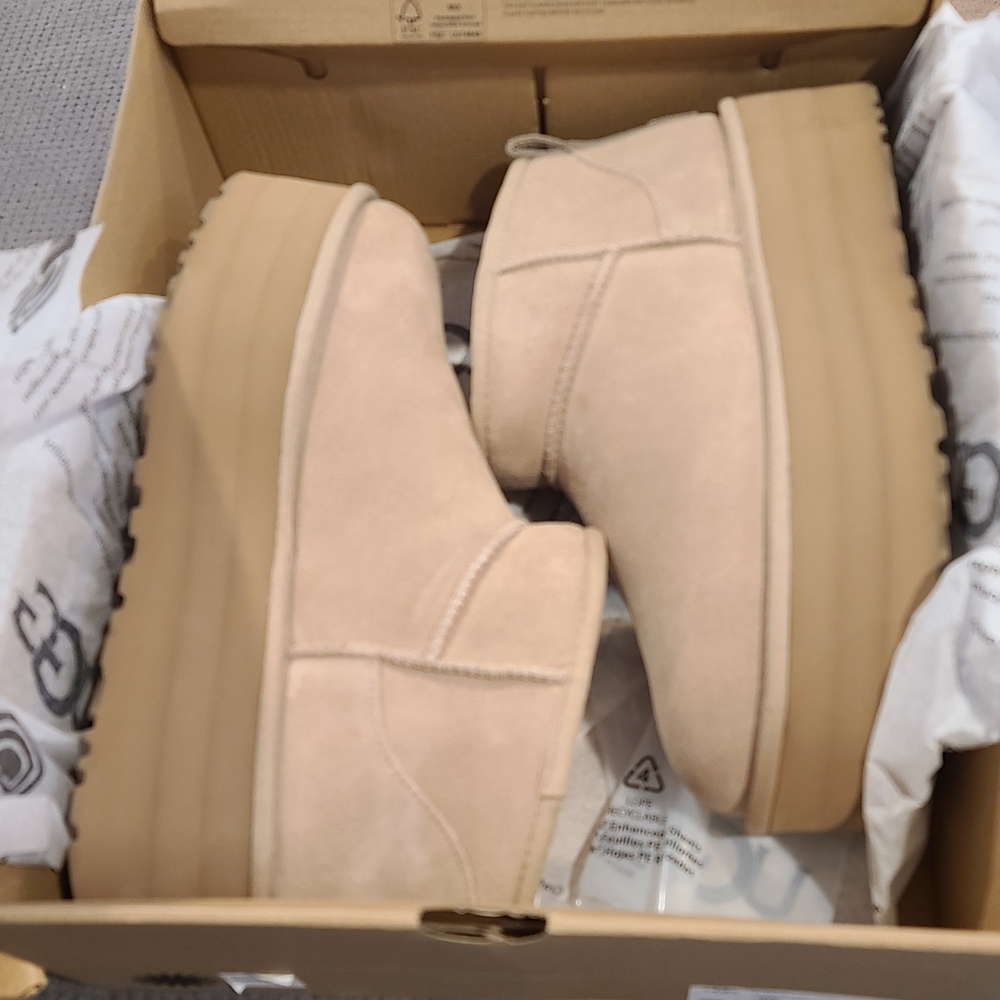UGG Classic Ultra Mini Platform Size 10 NIB